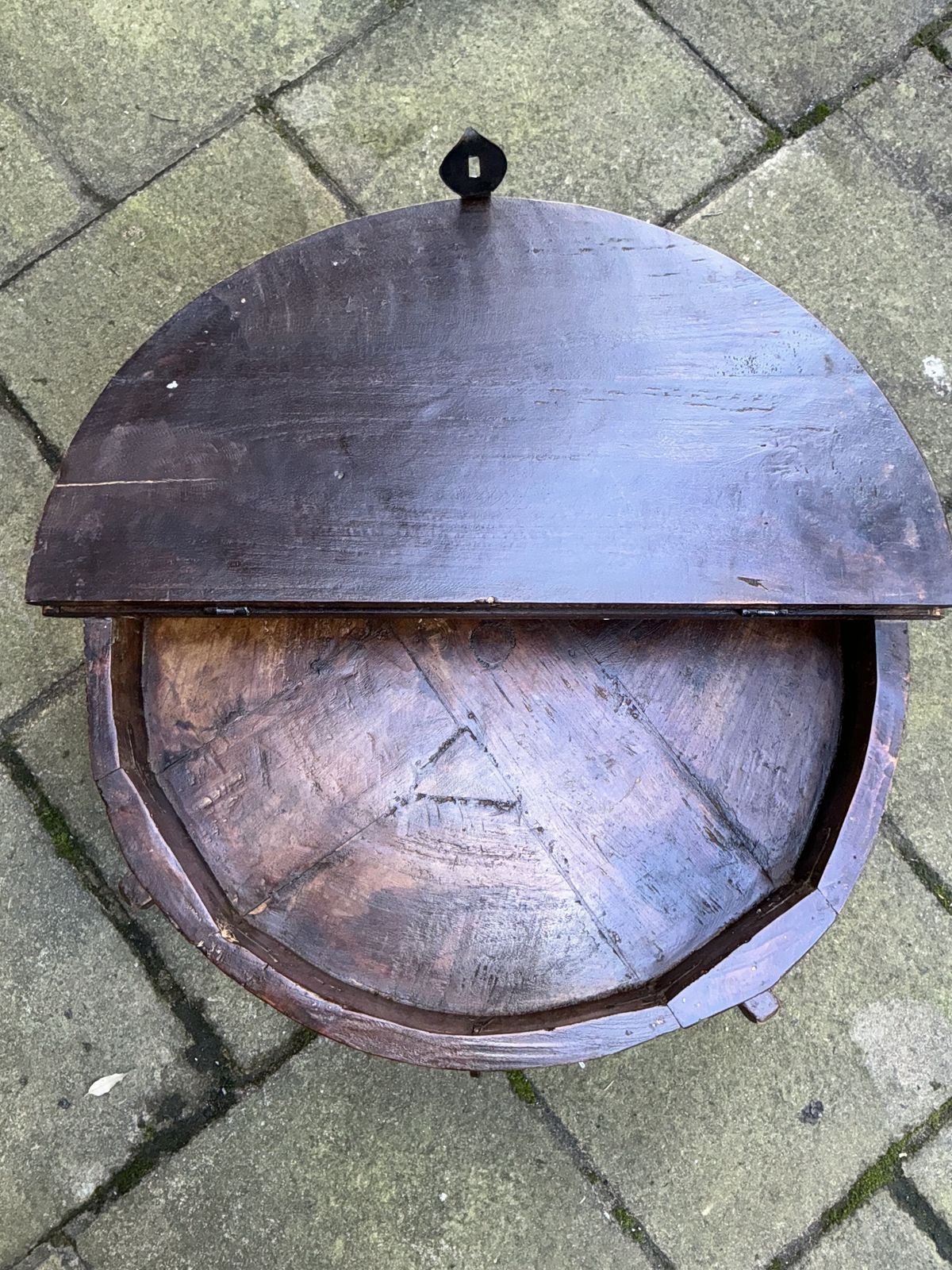 19th Century Antique Chakki Grinding Coffee Table With Hand Carved Teakwood Geometric Décor photo 540.0