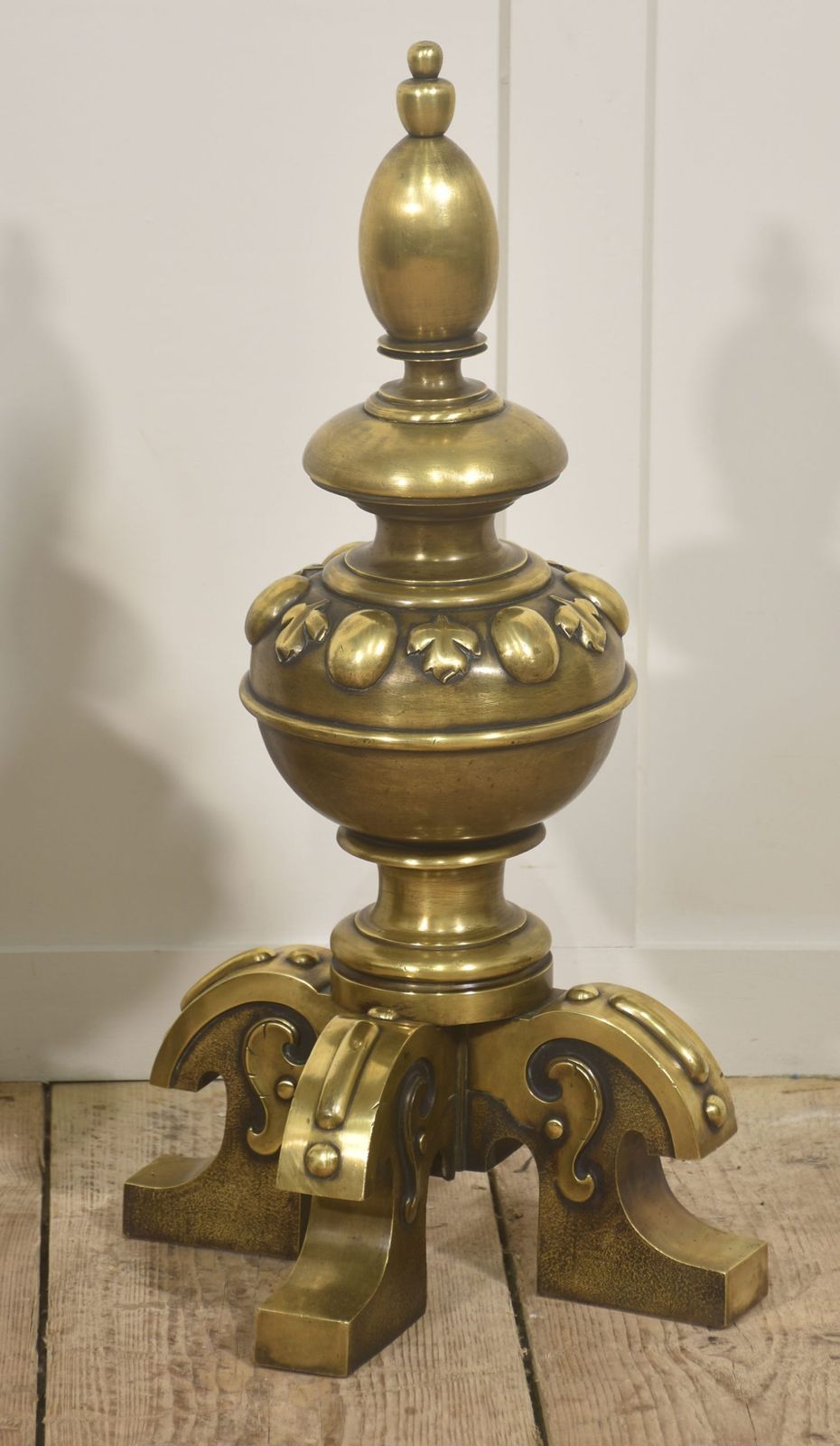 Substantial Finely Cast Pair Of Brass Fire Dogs photo vinterior