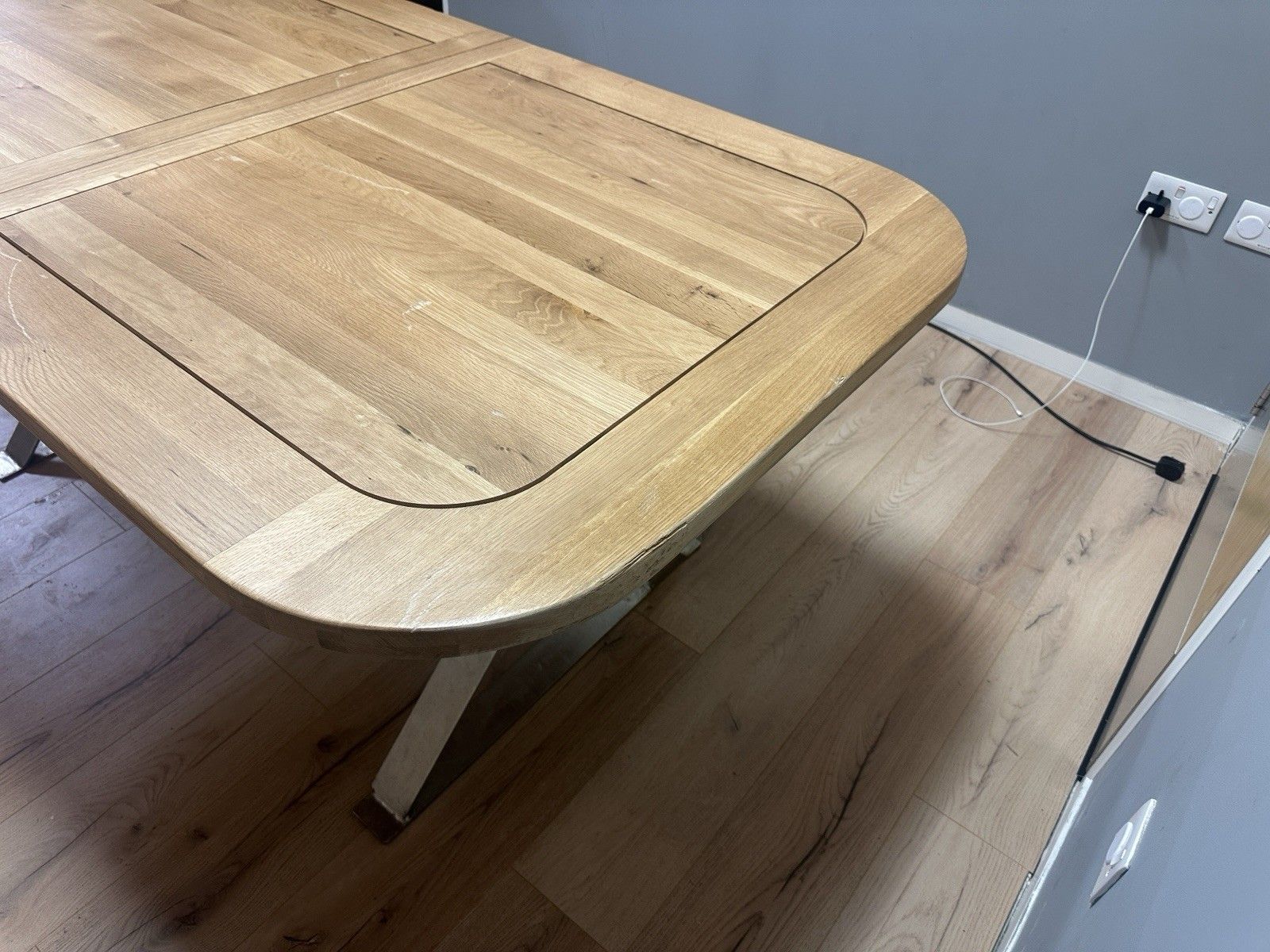 photo vintage Oak Furnitureland Hercules Solid Natural Extending 10 Seator Dinning Table X Leg