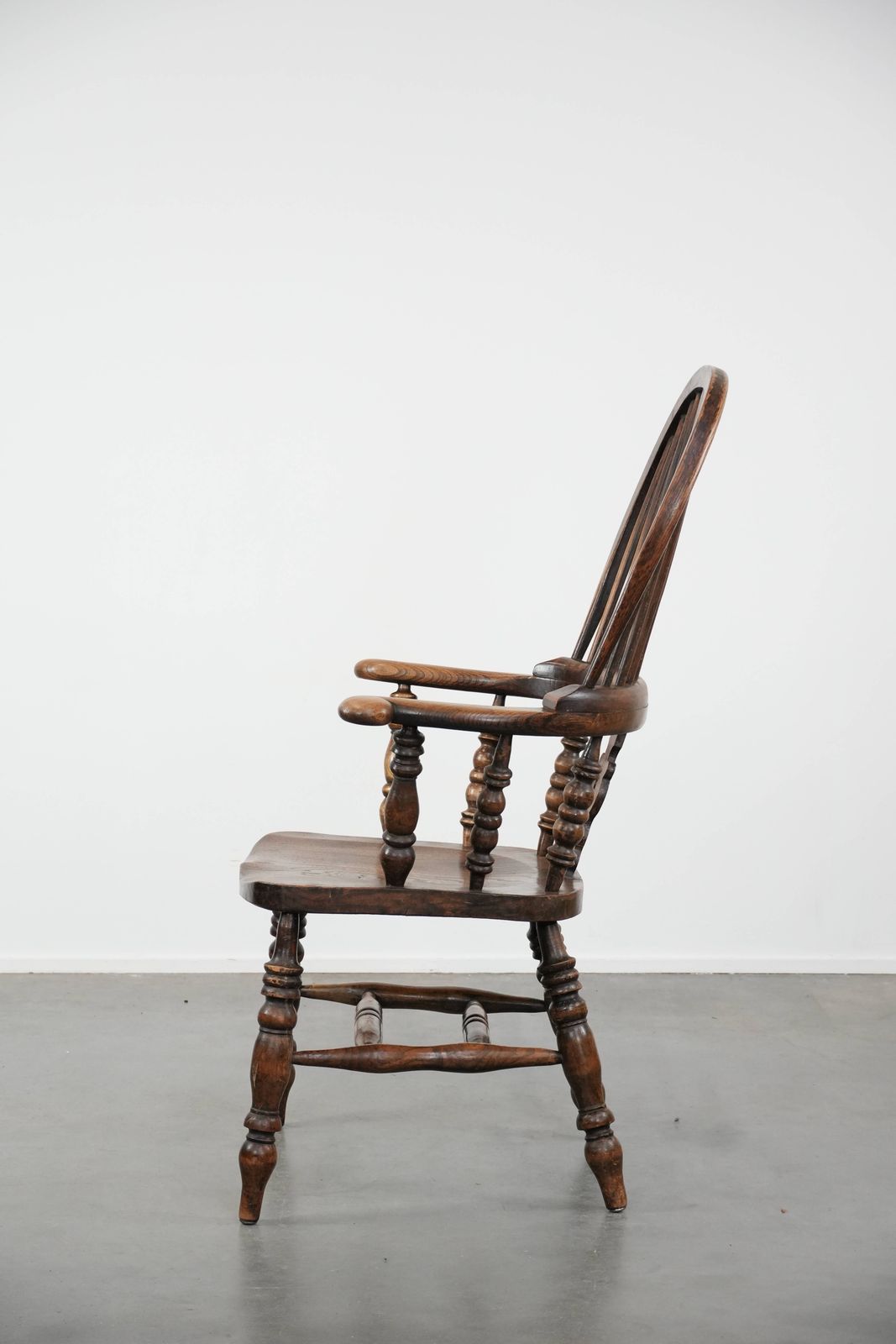 Antique English Highback Windsor Chair From The 18th Century With A Beautiful Color Scheme photo 518.0