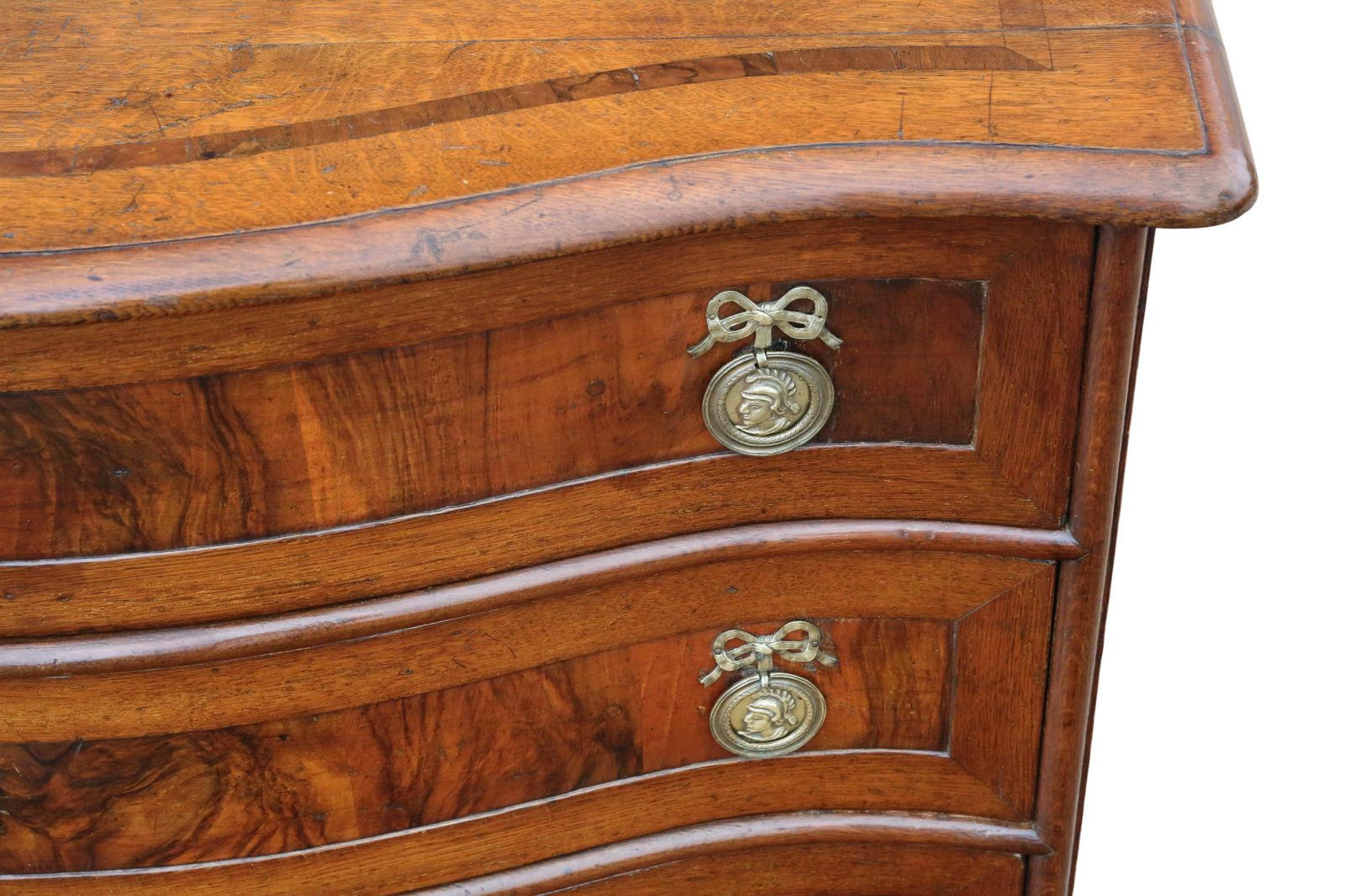 Antique Large 18th Century Continental Oak And Walnut Serpentine Crossbanded Commode / Chest Of Drawers – Fine Quality photo vinterior