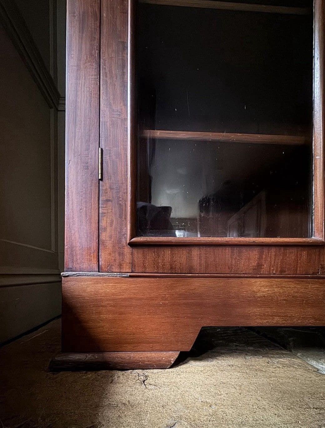 photo vinterior Antique Victorian Mahogany Display China Bookcase Glazed Cabinet