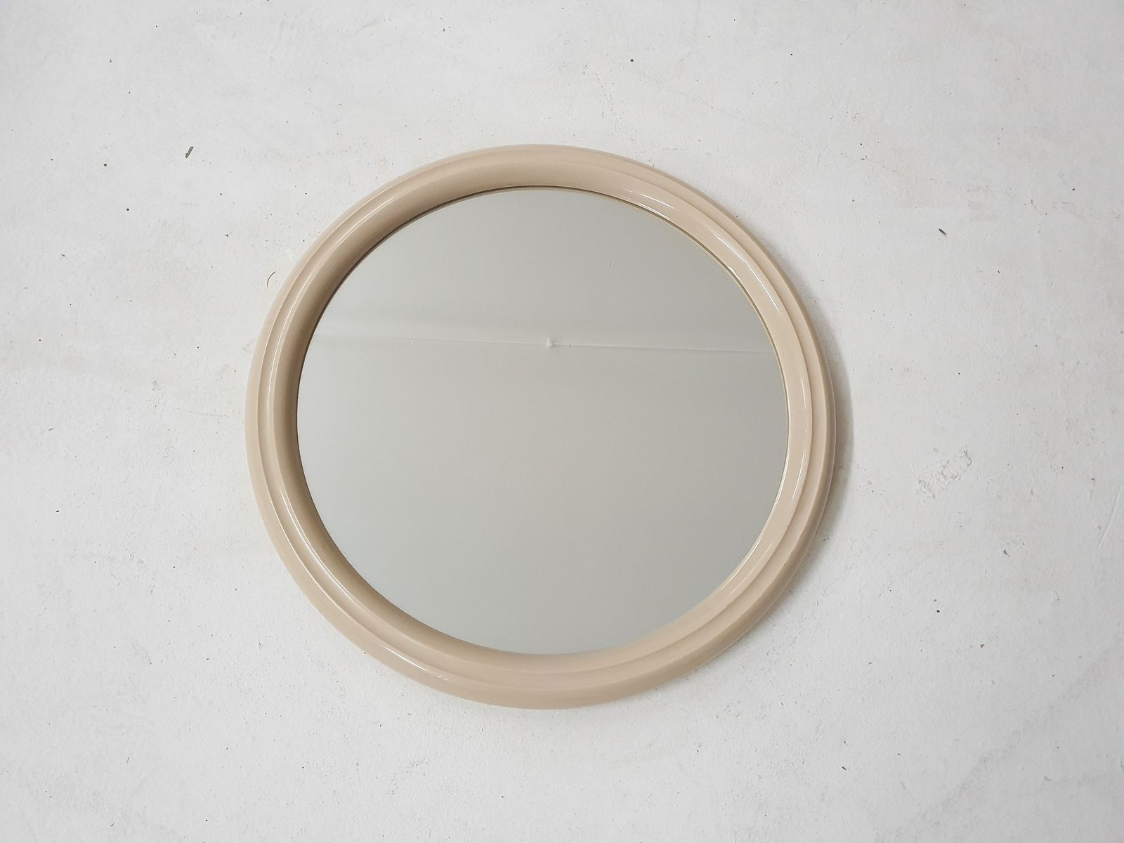 Kleine Mid Century Ronde Polyester Spiegel, Nederland, Ca. Jaren 1960