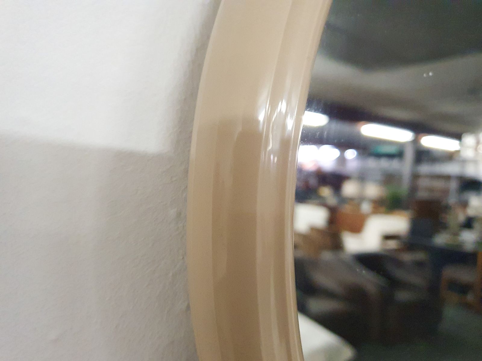 Kleine Mid Century Ronde Polyester Spiegel, Nederland, Ca. Jaren 1960 photo vinterior
