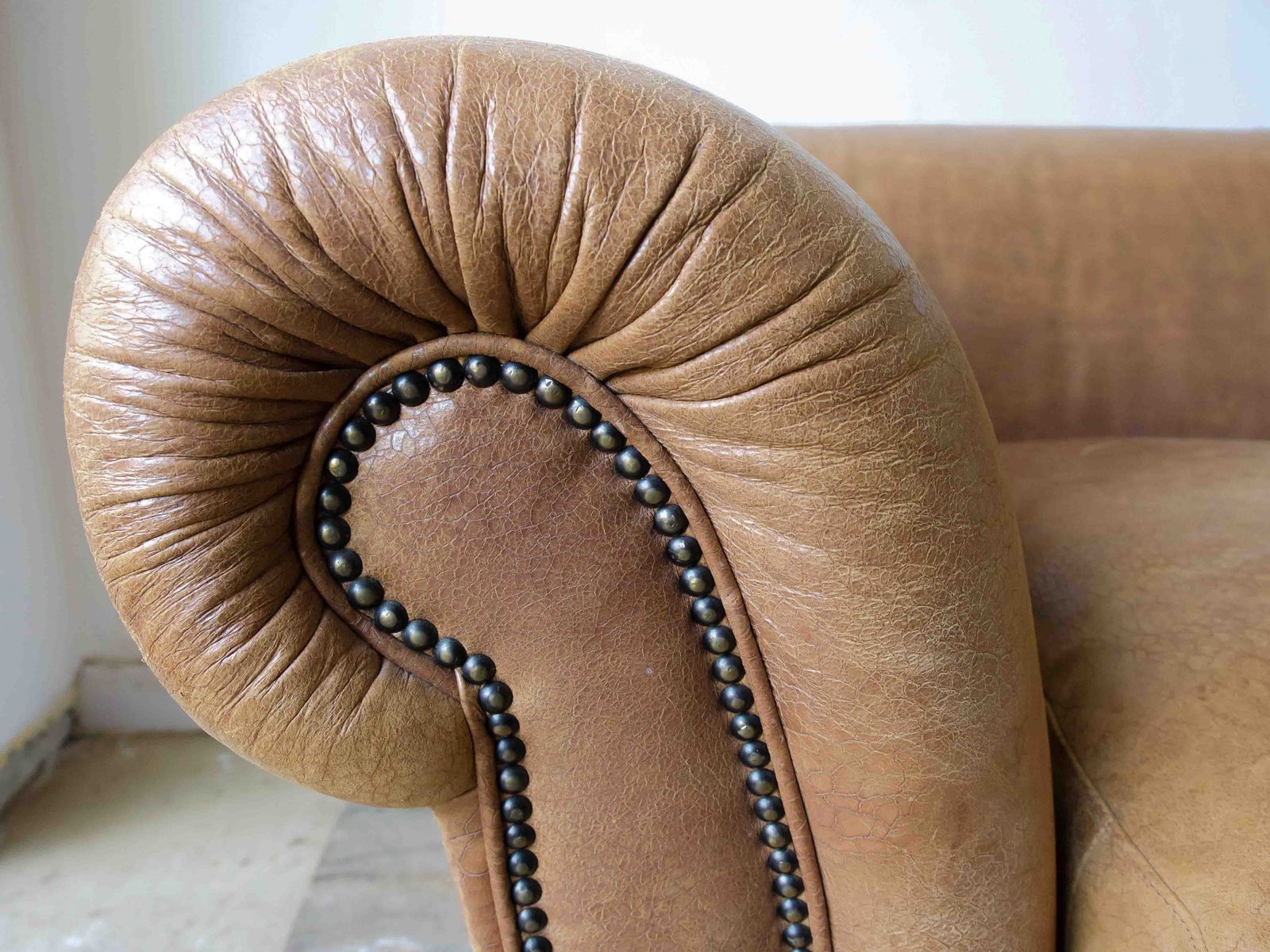 Chesterfield Style Leather Sofa photo vinterior
