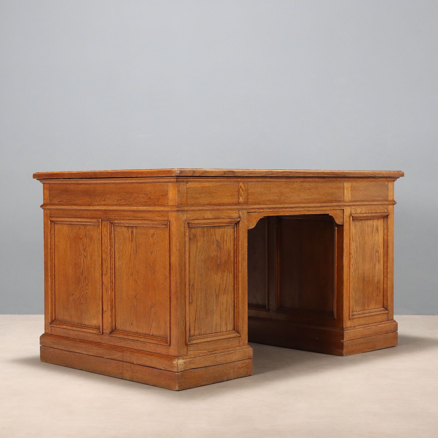 1130.0 Antique Writing Desk Oak Italy XIX Century photo