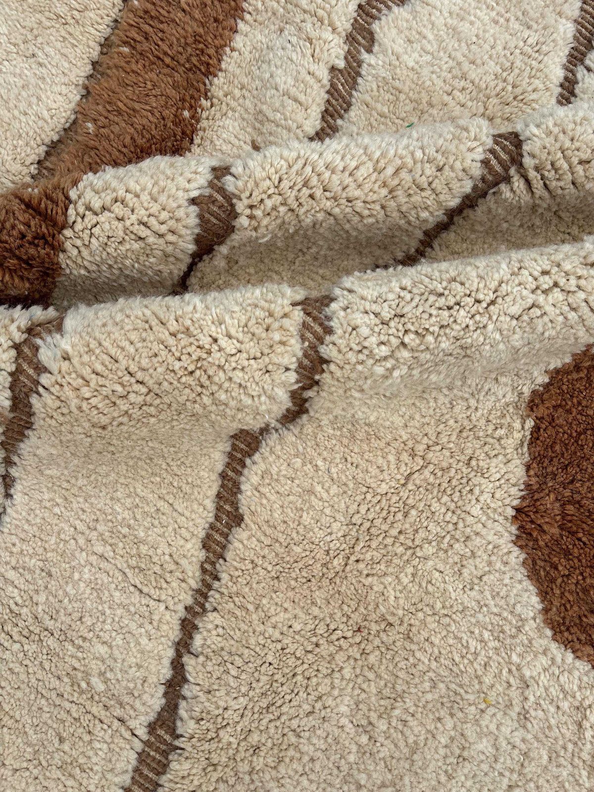 Berber Moroccan Mrirt Wool Rug 210x300 Cm– Handwoven Neutral Berber Carpet, Geometric Texture Design, Modern Minimalist Decor photo vintage