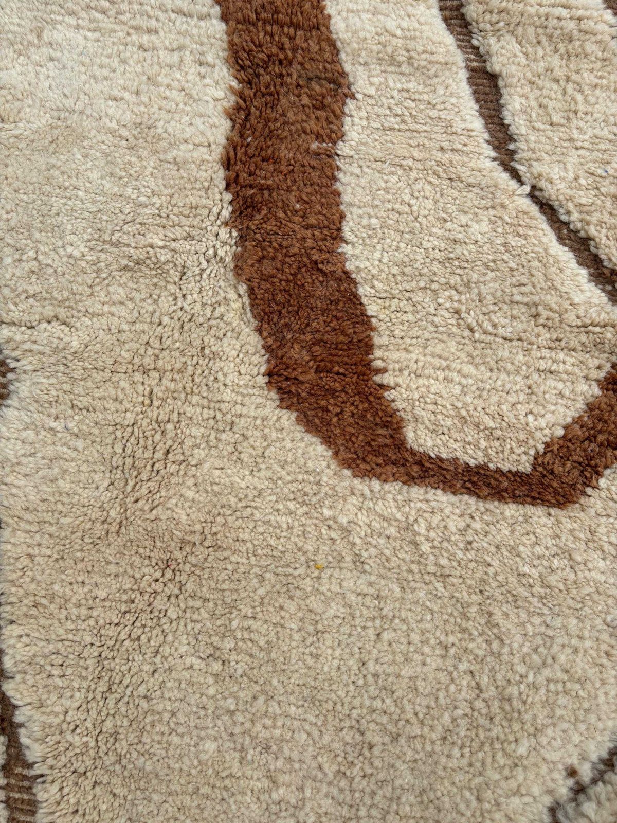 photo for sale Berber Moroccan Mrirt Wool Rug 210x300 Cm– Handwoven Neutral Berber Carpet, Geometric Texture Design, Modern Minimalist Decor