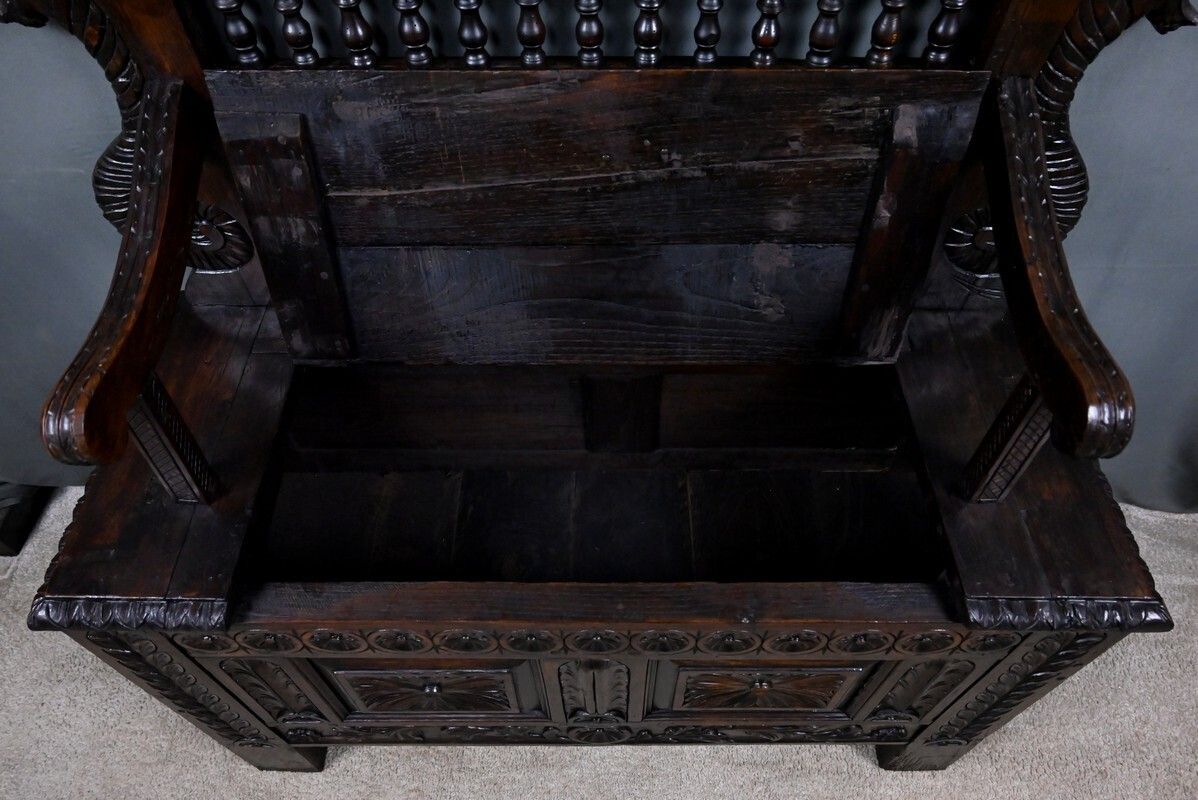 photo vinterior Oak Storage Bench, Neo Gothic Style – Early 20th Century