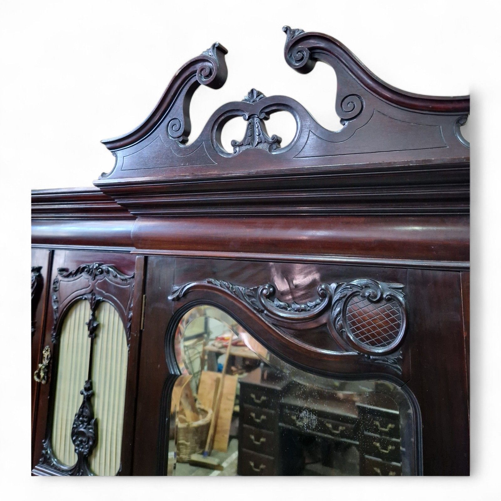 photo vinterior Victorian Triple Wardrobe Mahogany Mirrored Antique Combination Carved Armoire