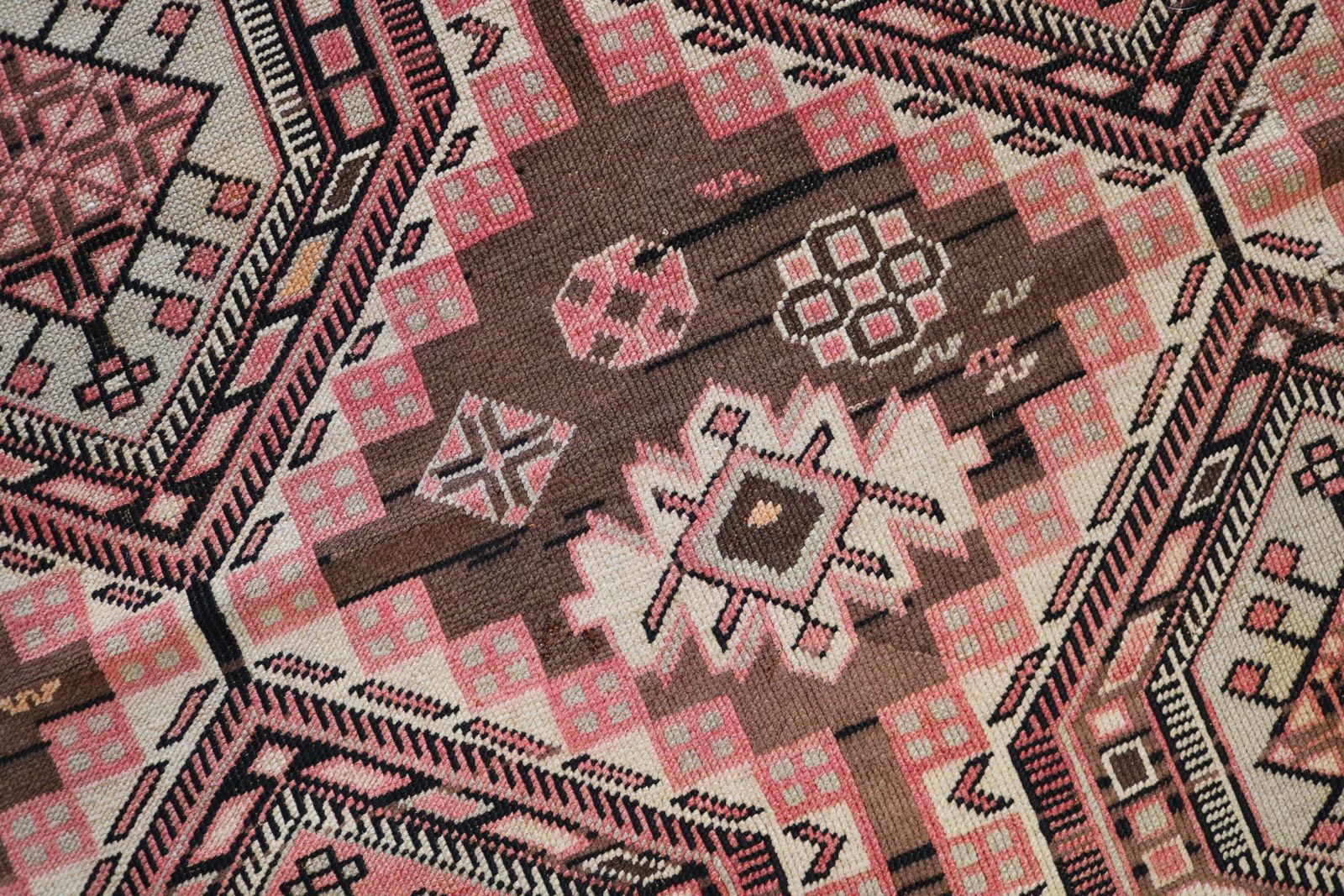 Textiles Antique Caucasian Shirvan Rug, 255 × 152 Cm, Circa 1900 photo