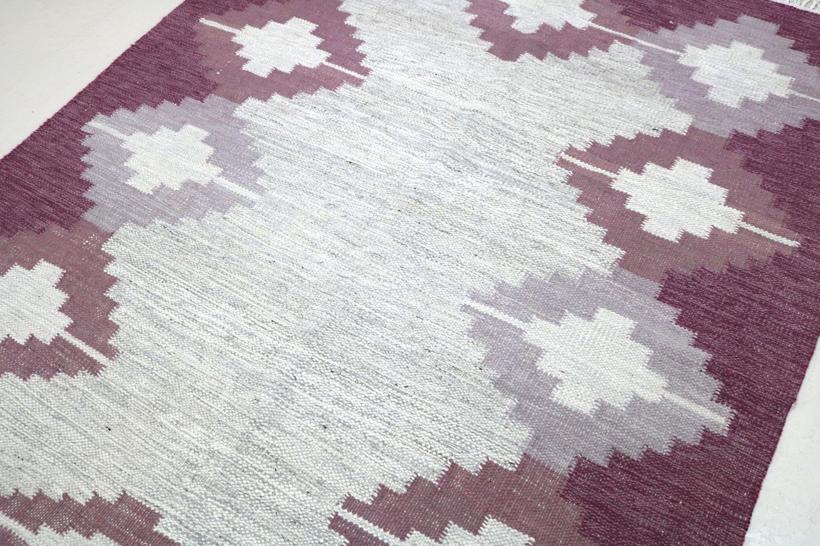 photo furniture Vintage Swedish Kilim Rug, 225x170 Cm (Circa 1950s–1960s)