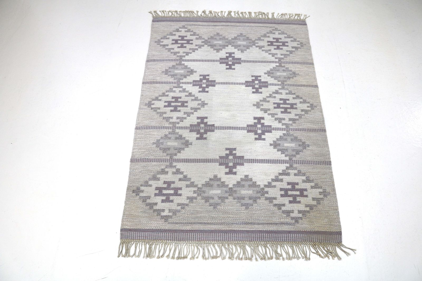 Vintage Swedish Kilim Rug, 200 × 136 Cm (Circa 1950s–1960s) photo furniture