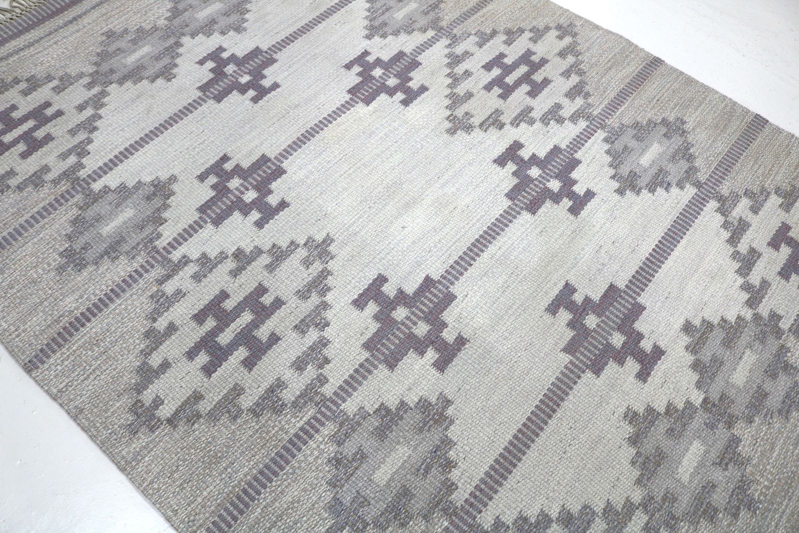 photo for sale Vintage Swedish Kilim Rug, 200 × 136 Cm (Circa 1950s–1960s)