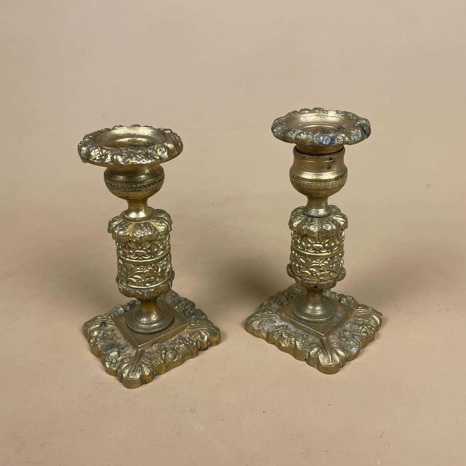 Antique Matching Pair Of Gold Brass Metal Candlestick Candle Stick Holder Vintage Column Taper Dinner Candlesticks Square Base Column Ornate
