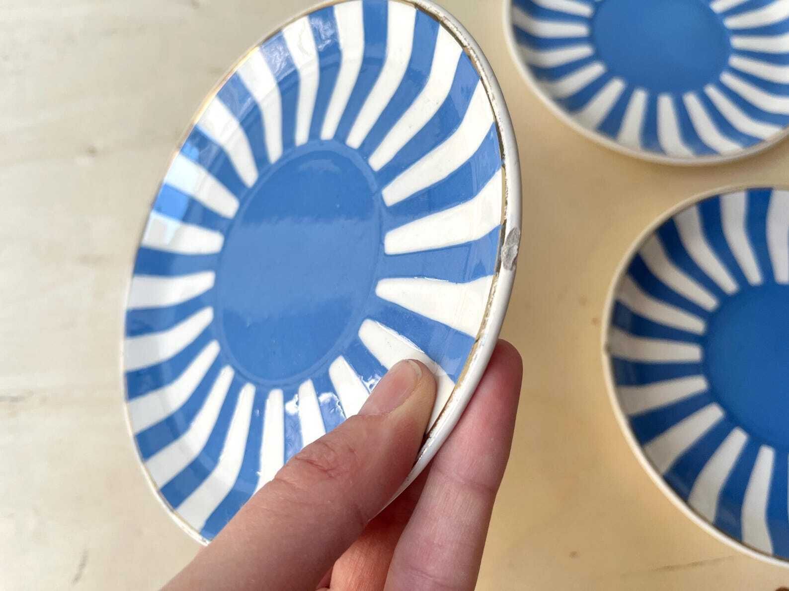 photo vintage French Art Deco Set Of 3 Teacups And Saucers, Fox Trott Sarreguemines France 1930s, Antique Blue Stripes Earthenware Tableware