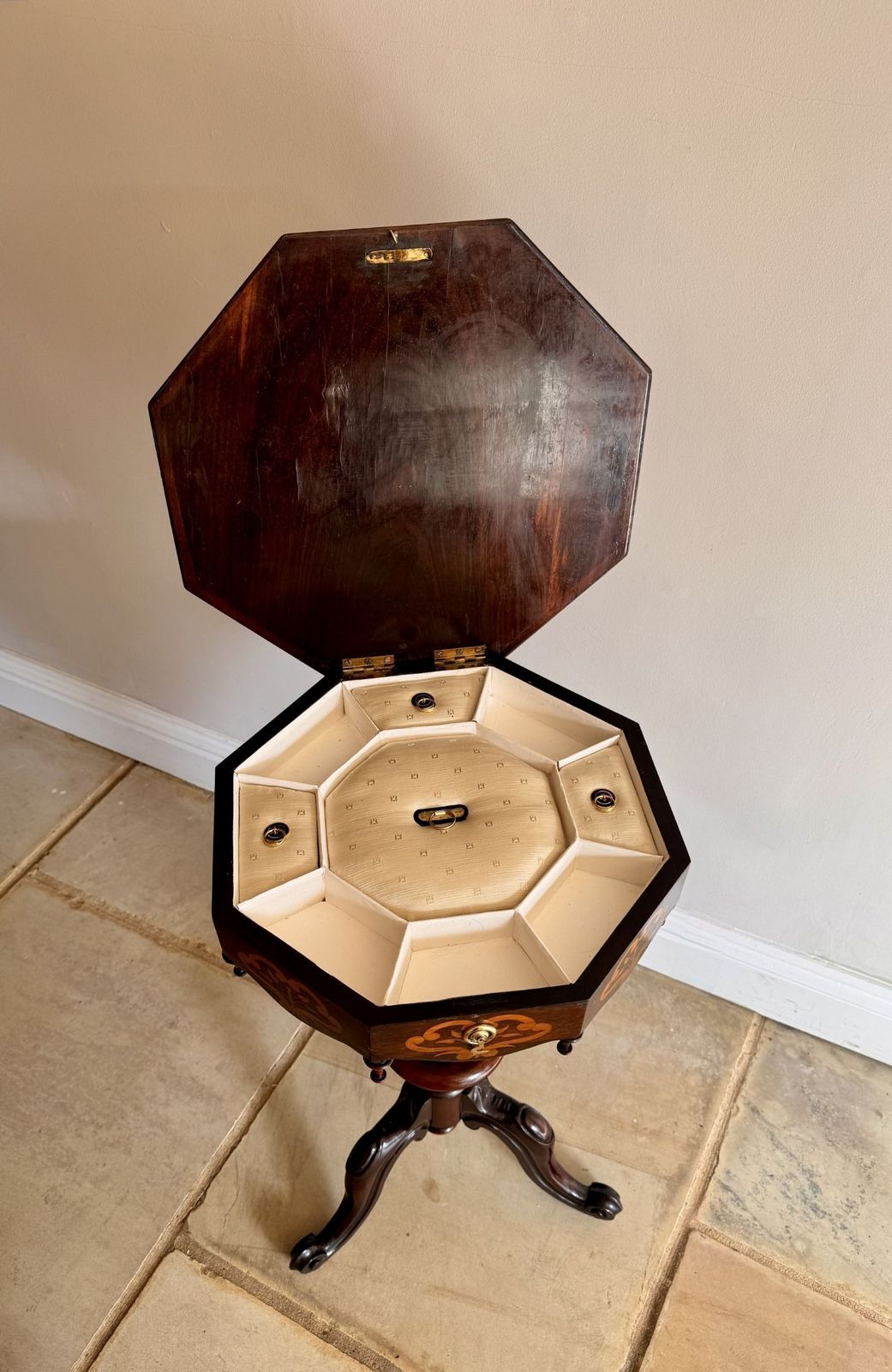 Fantastic Quality Victorian Rosewood Marquetry Inlaid Trumpet Work Table photo vinterior