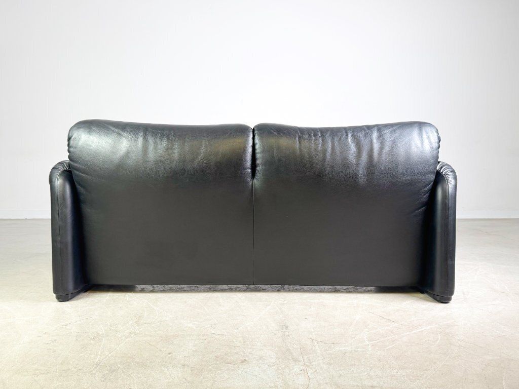photo furniture Cassina Maralunga Two Seater Sofa Couch Vico Magistretti Leather