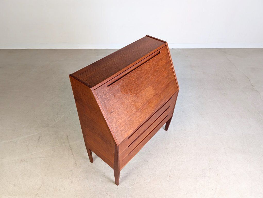 photo vinterior Original Nils Jonsson Secretary Hjn Mobler Midcentury Teak Danish