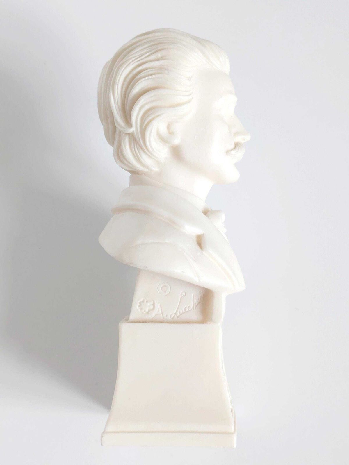 photo vinterior Vintage Alabaster Bust Of Johann Strauss, Italian Handcrafted Sculpture, 1980s Signed A. Lucchesi