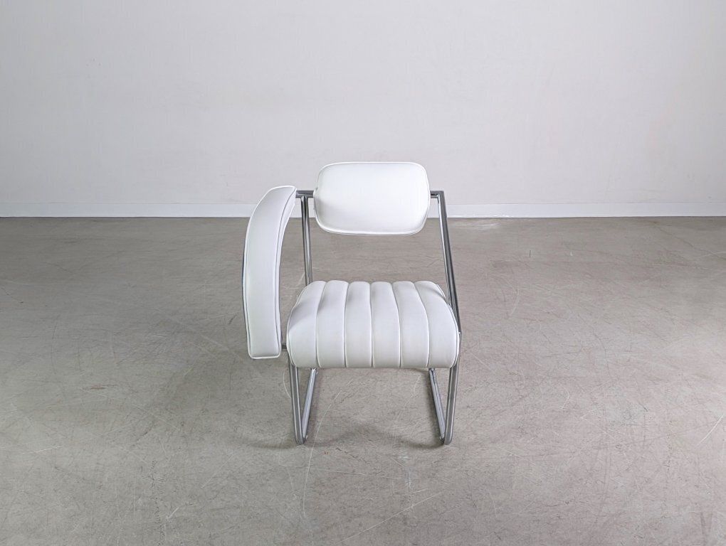 Eileen Gray Non Conformist Chair, White, Vereinigte Werkstätten Munich photo furniture