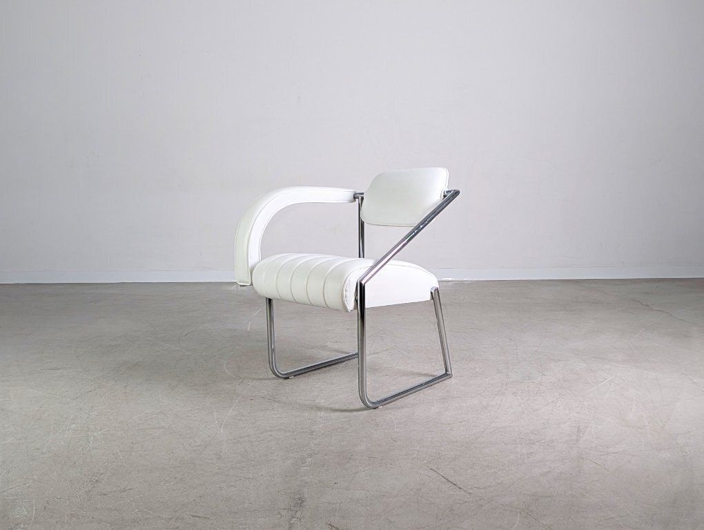 Eileen Gray Non Conformist Chair, White, Vereinigte Werkstätten Munich photo 2727.0