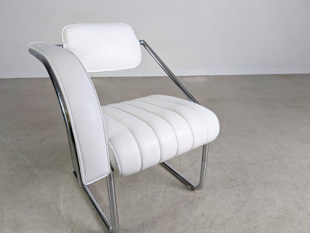photo furniture Eileen Gray Non Conformist Chair, White, Vereinigte Werkstätten Munich