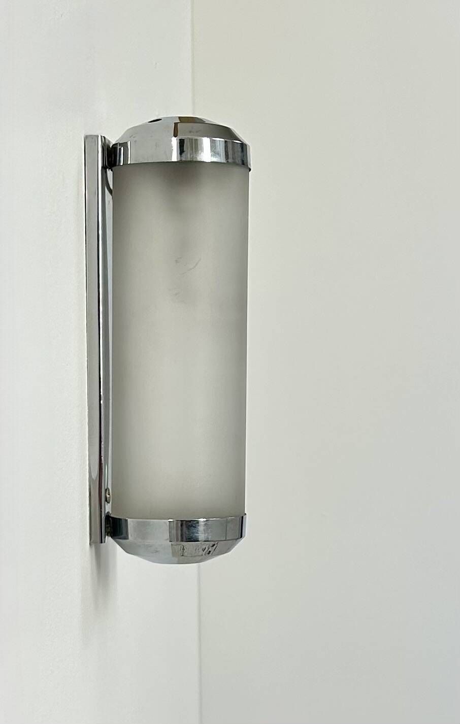 photo furniture Vintage Tubular Art Deco Wall Light, Chromed Metal And Sandblasted Glass, France, 1930