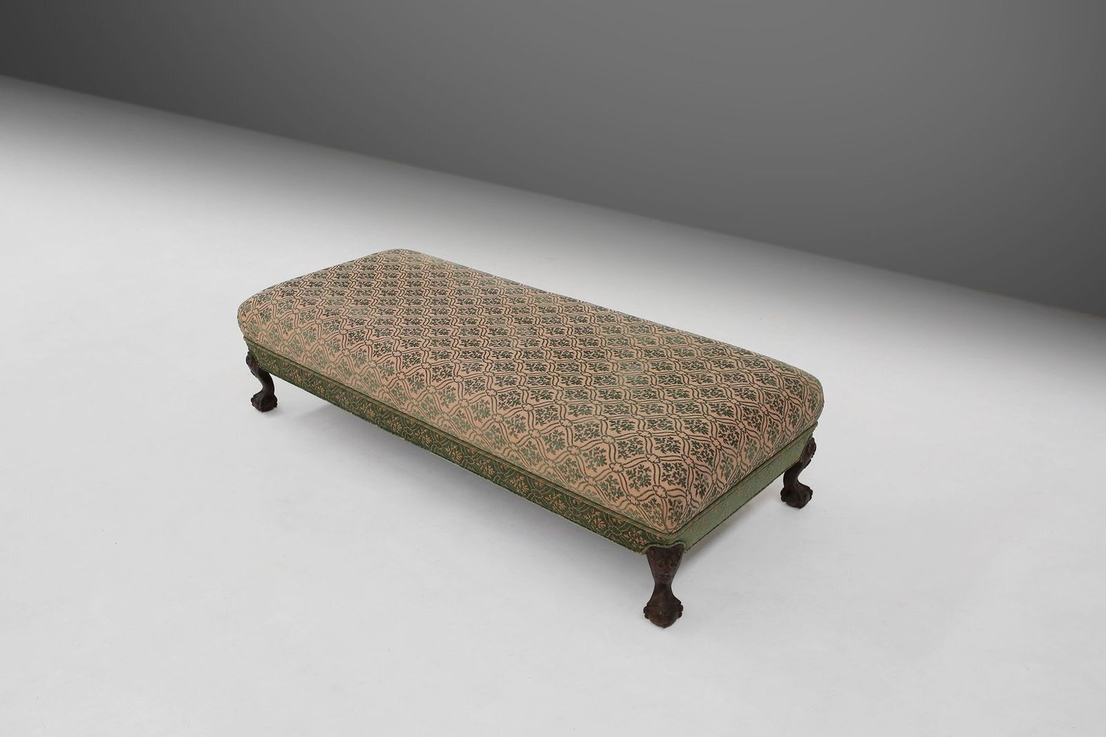 photo furniture Large Set Of Victorian Sofa And Ottoman, United Kingdom, 1890s, Set Of 2