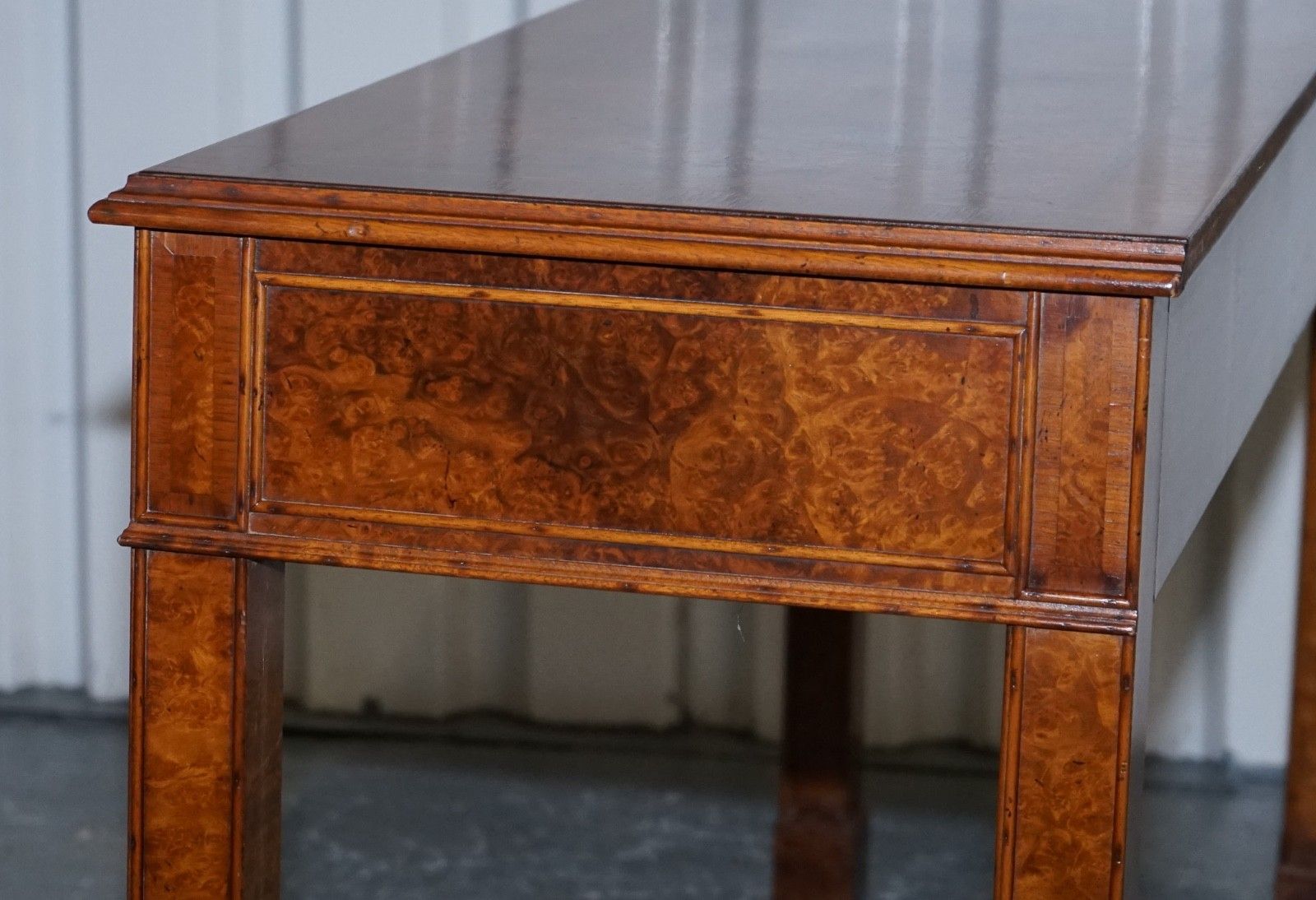 photo vintage Georgian Style Brights Of Nettlebed London Burr Walnut Console Table