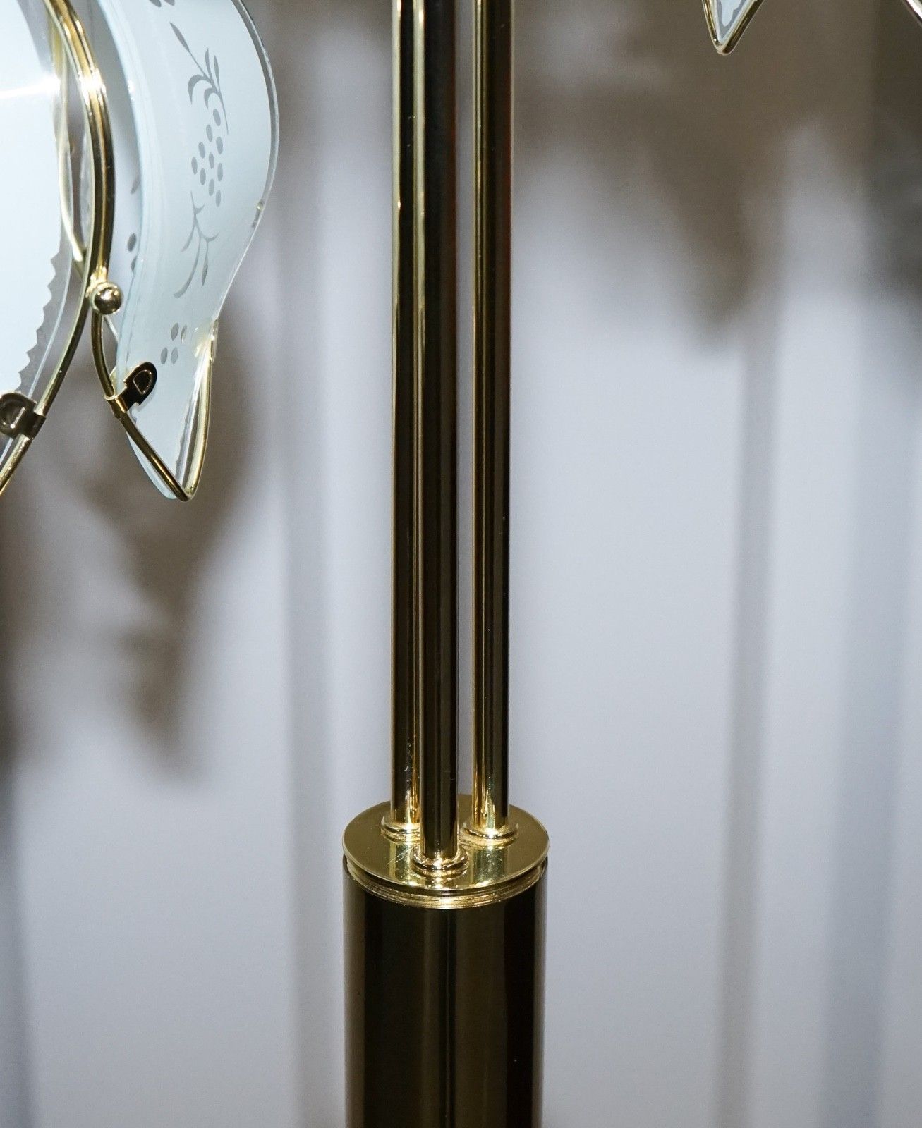 photo furniture Vintage Mid Centry Hollywood Regency Brass White Tulip Glass Floor Lamp