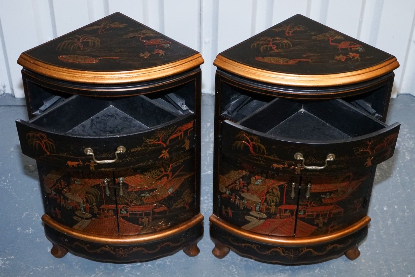 photo vinterior Matching Pair Of Chinese Chinoiserie Decorative Corner Cabinets With Cupboard