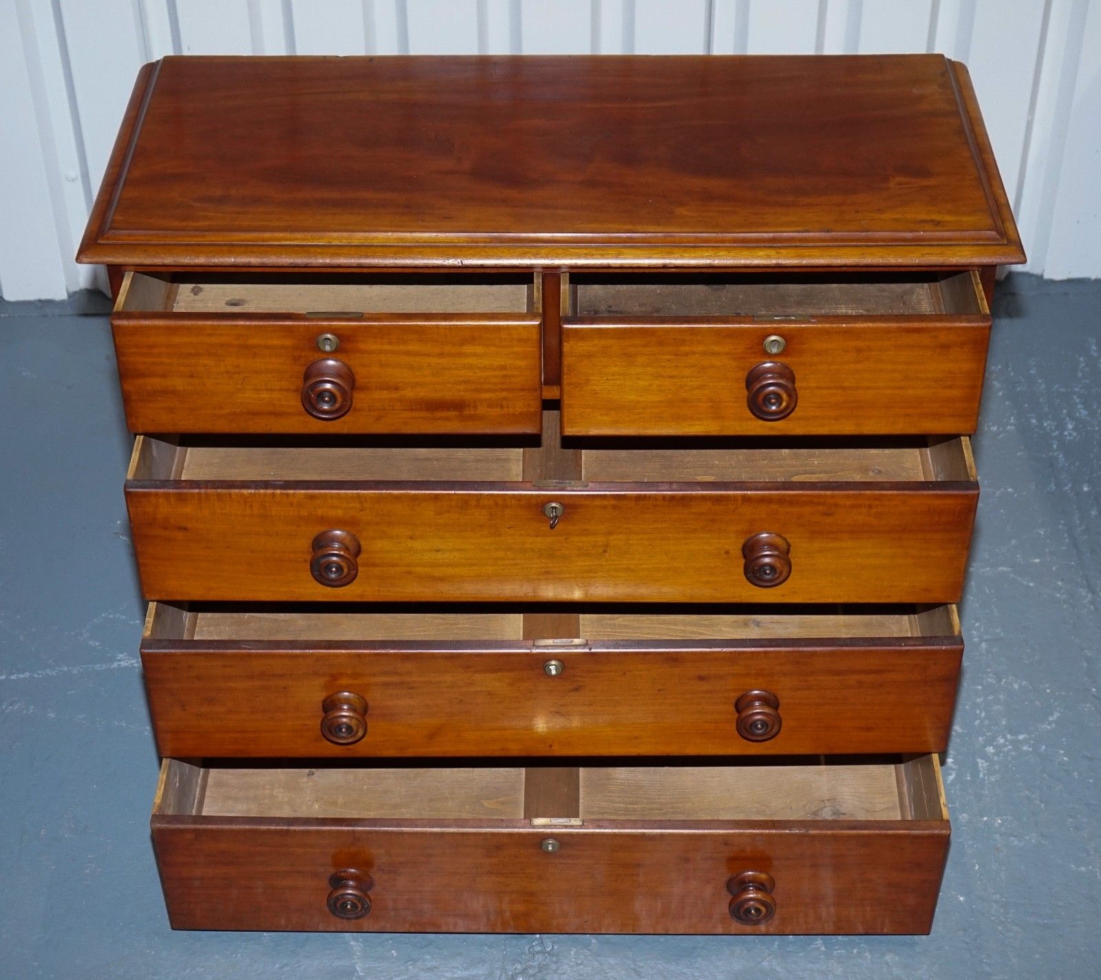 photo vinterior Large Early Victorian Chest Of Drawers With Original Knobs And Locks