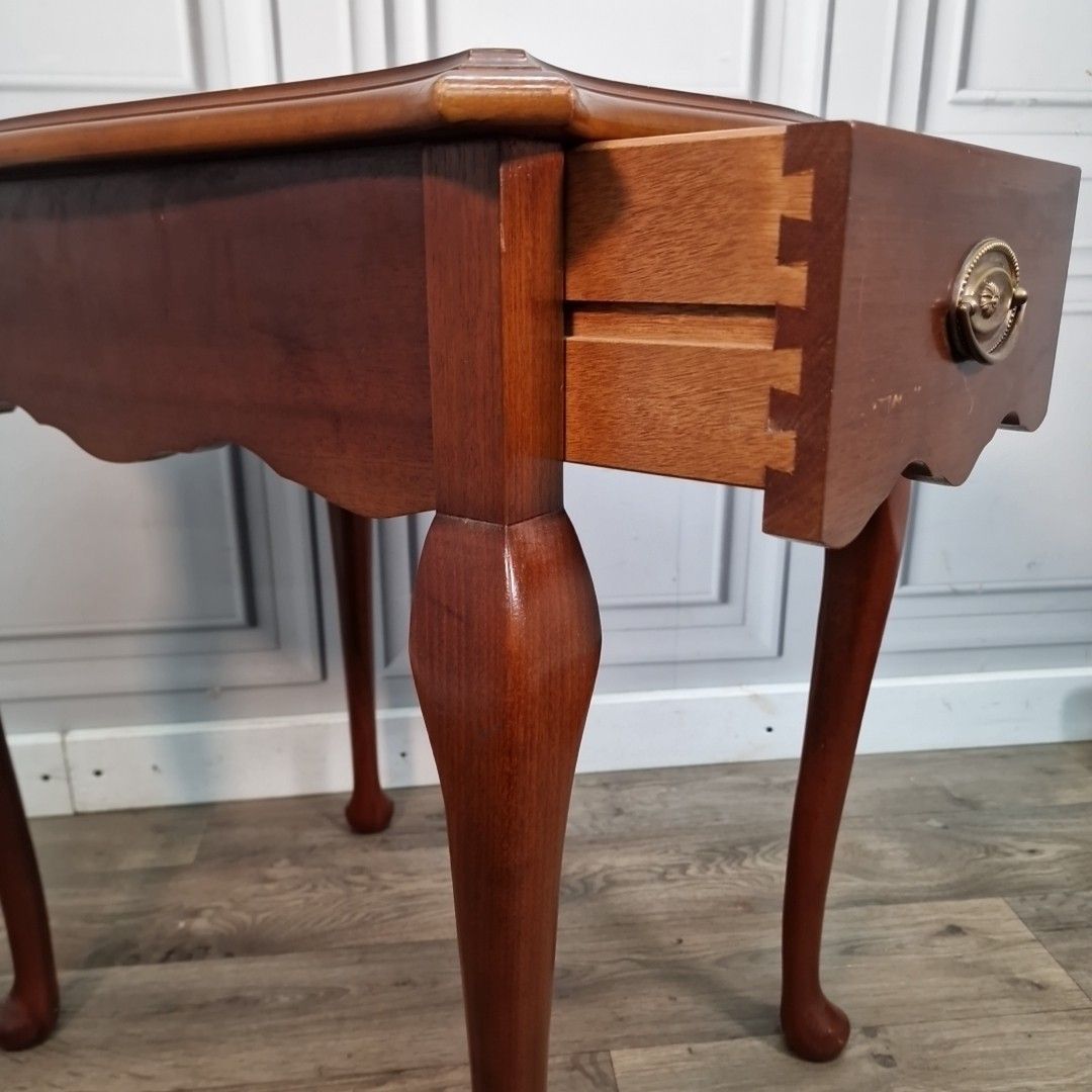 photo vintage Vintage Side End Table Antique Queen Anne Style Mahogany Cabroile Legs Retro