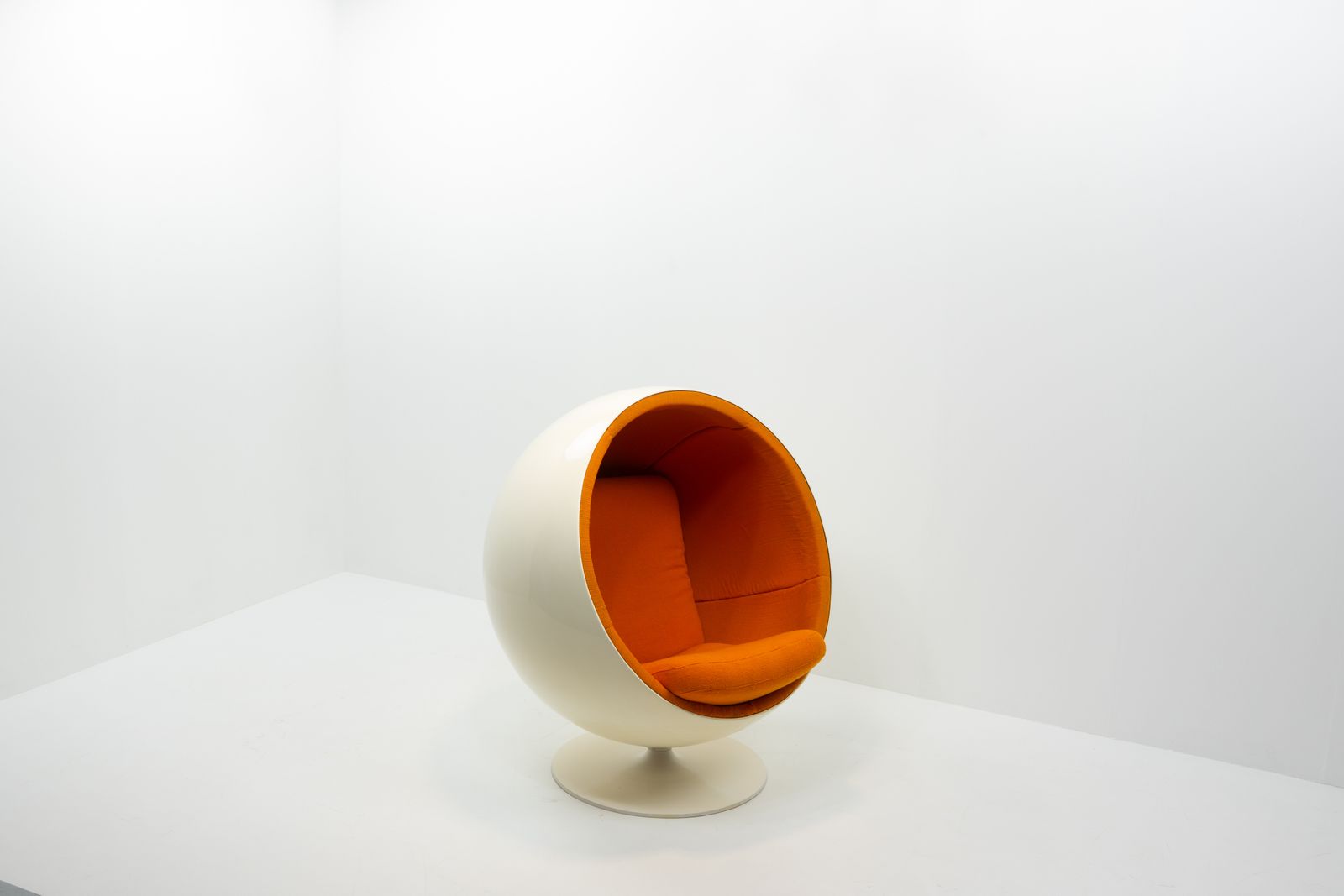 photo for sale Original 1st Edition Eero Aarnio Ball Chair For Asko, 1970s
