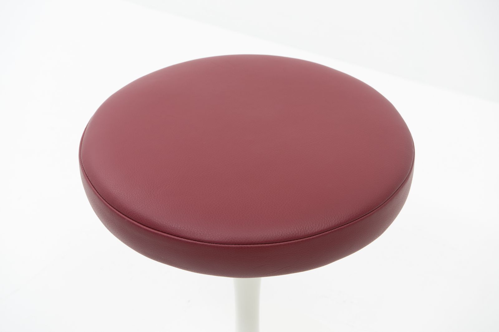 photo furniture Tulip Stool By Saarinen/Knoll For The Rolex Geneva Headquarters