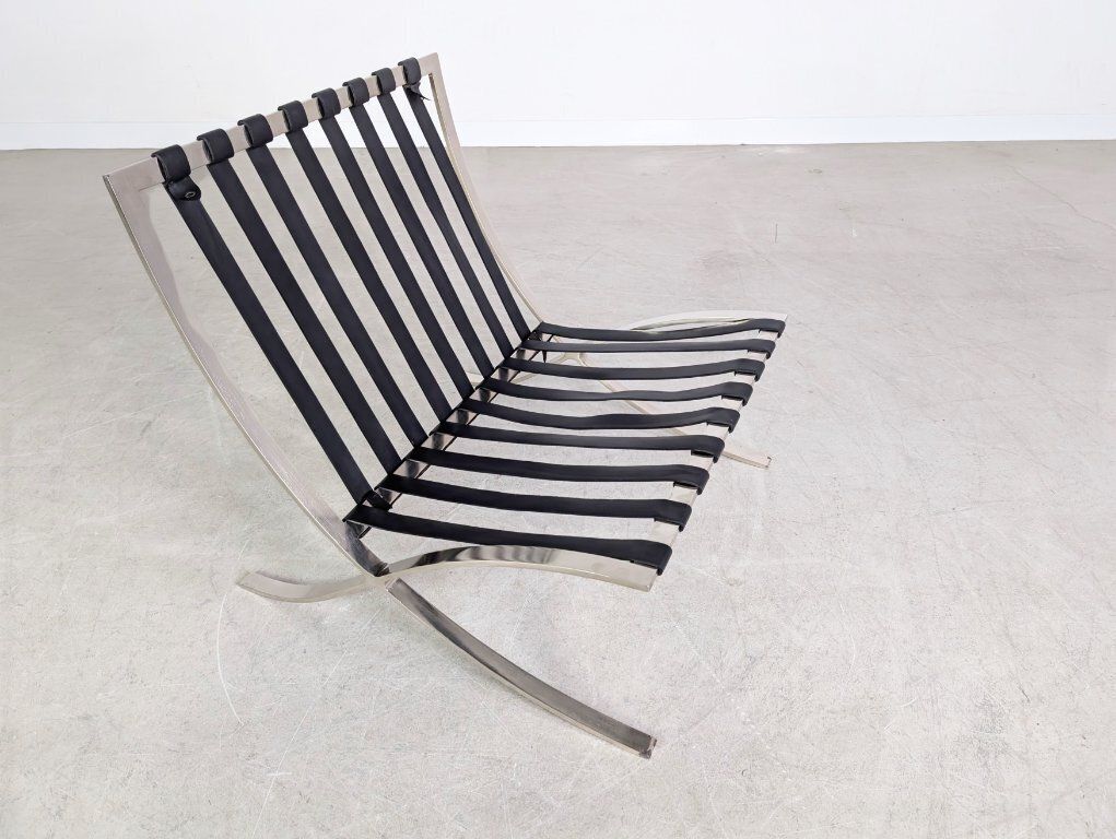 photo vintage Knoll International Barcelona Armchair By Mies Van Der Rohe, Black Leather
