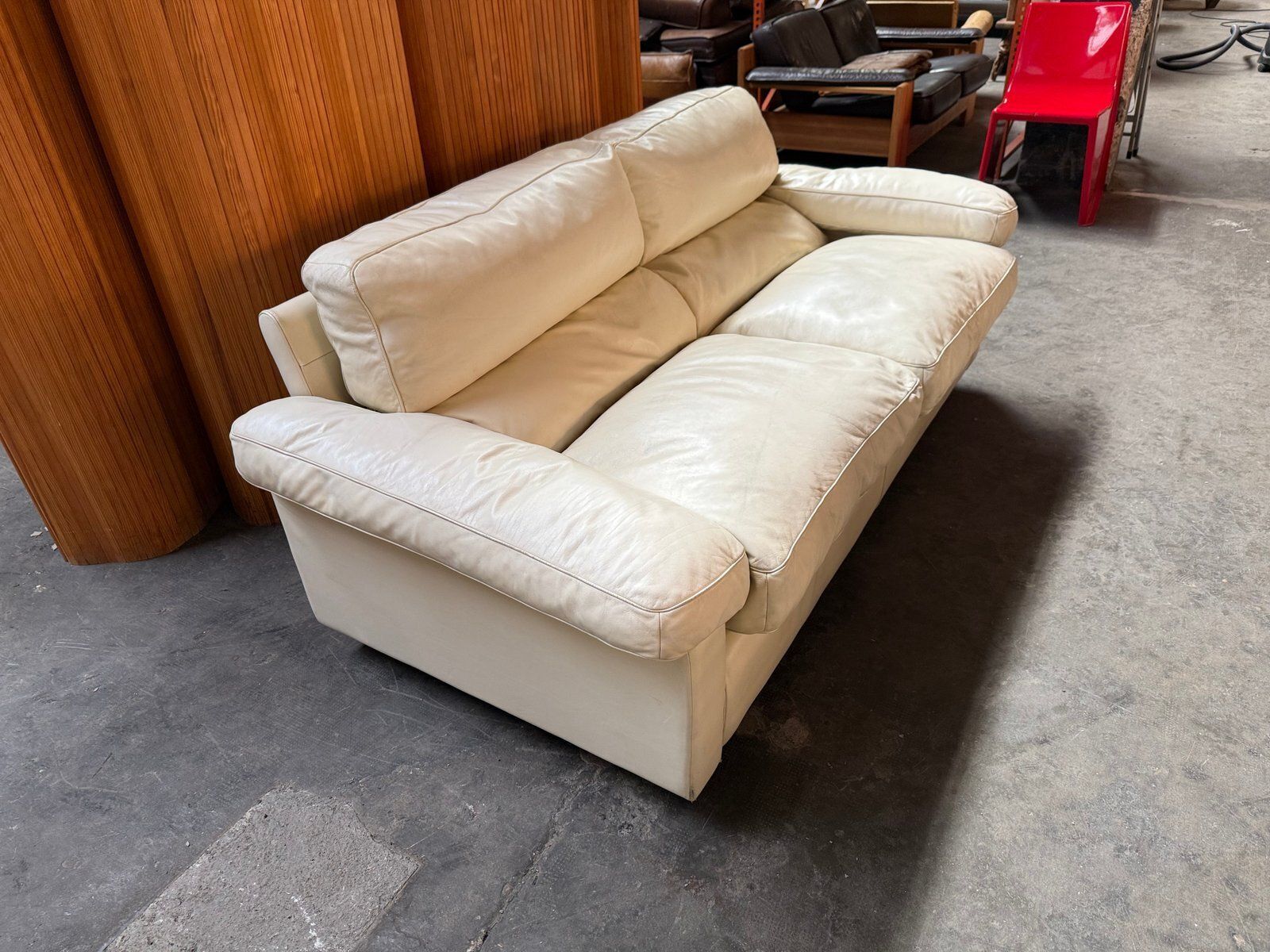 Cream Leather Sofa By Tito Agnoli For Poltrona Frau, 1980s photo Furniture