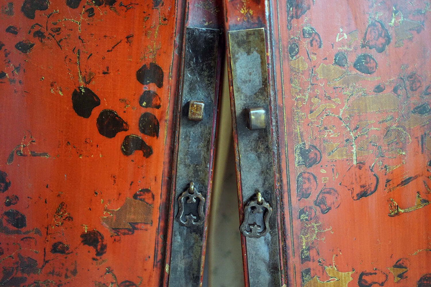 A Pair Of Late 19thc Chinese Red Lacquer Chinoiserie Cabinet Doors C.1890 photo 875.0