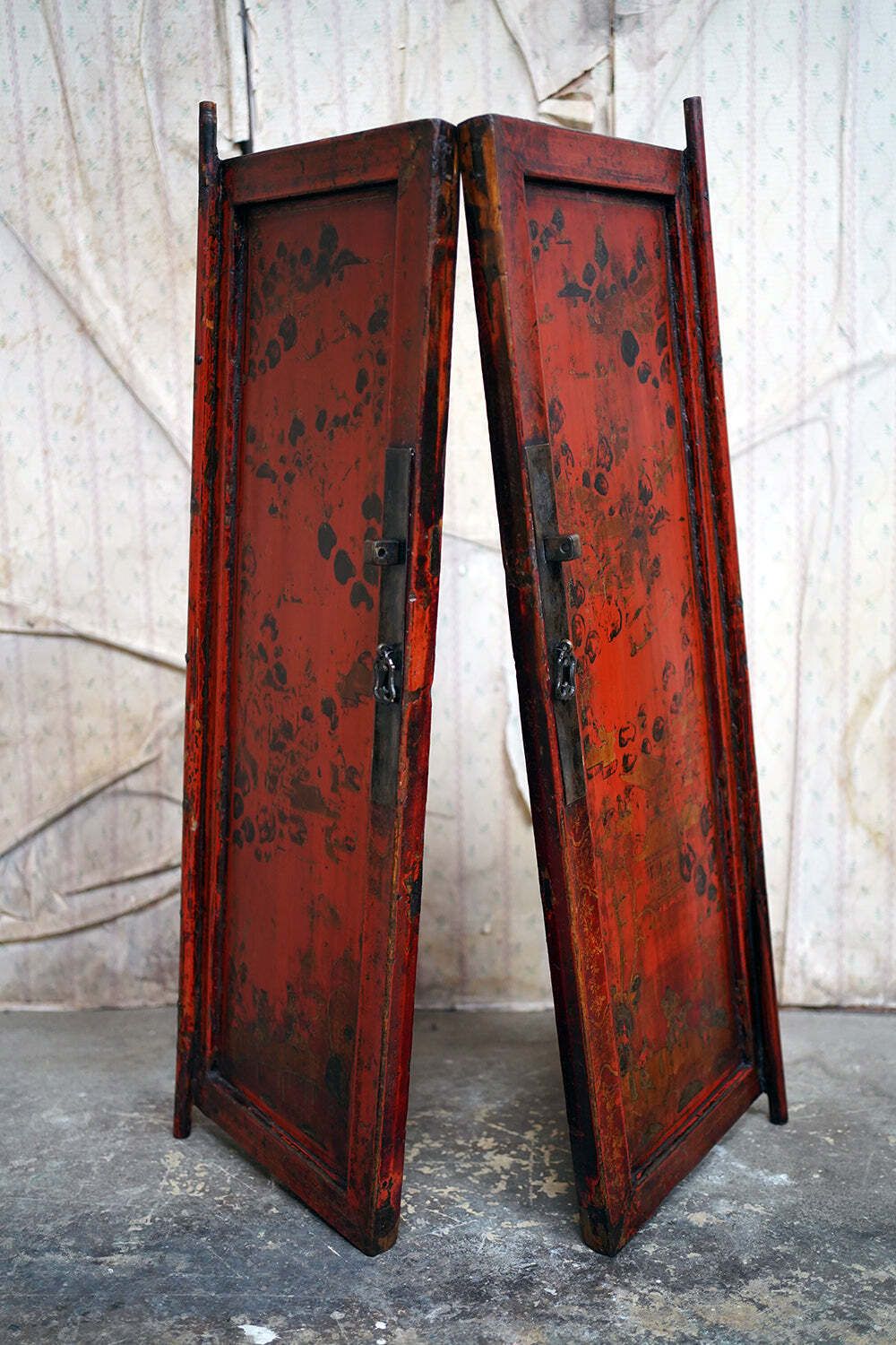 A Pair Of Late 19thc Chinese Red Lacquer Chinoiserie Cabinet Doors C.1890 photo vinterior