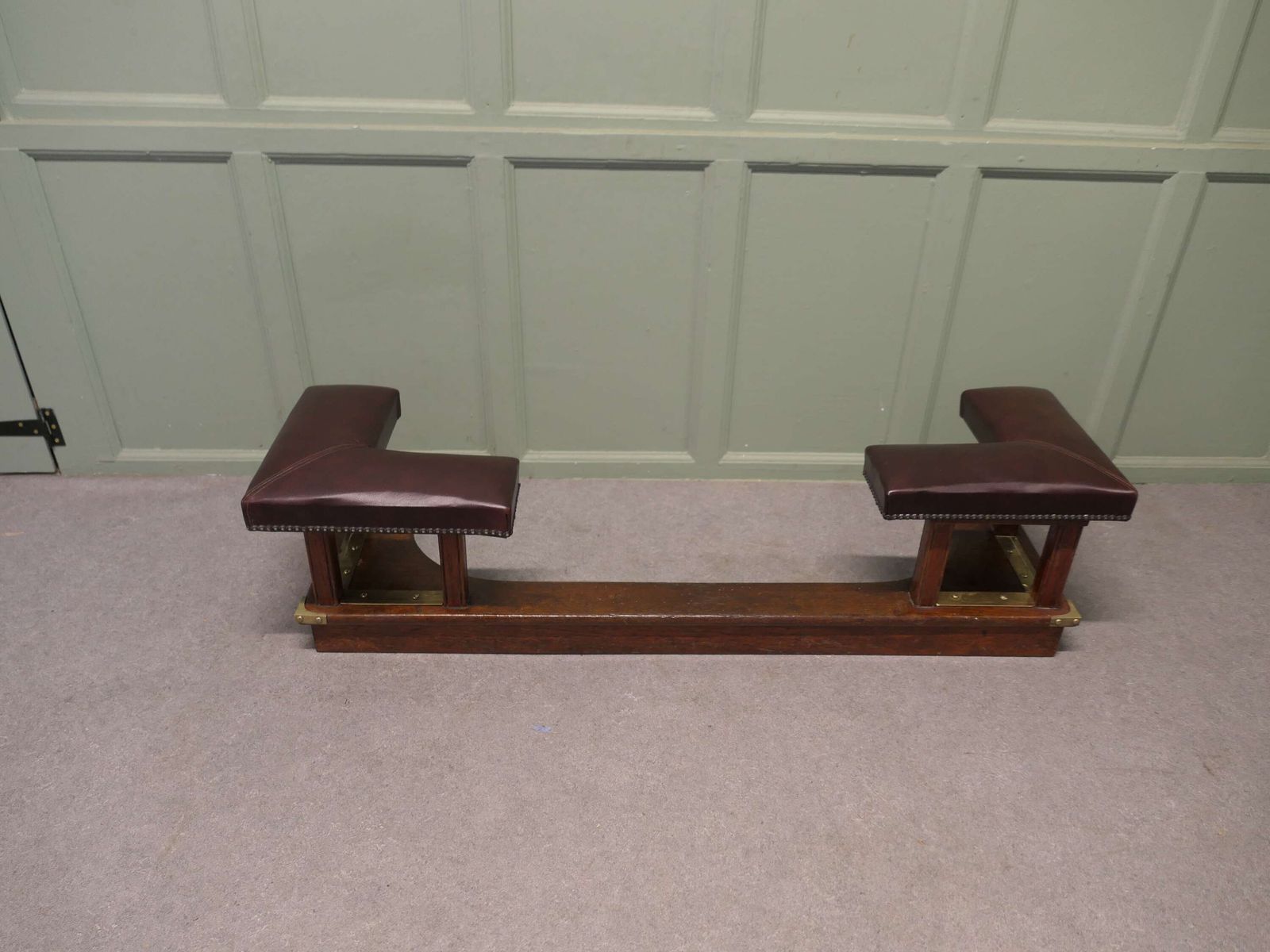 Arts And Crafts Oak And Leather Club Fender, Inglenook Fireside Seat. photo vinterior