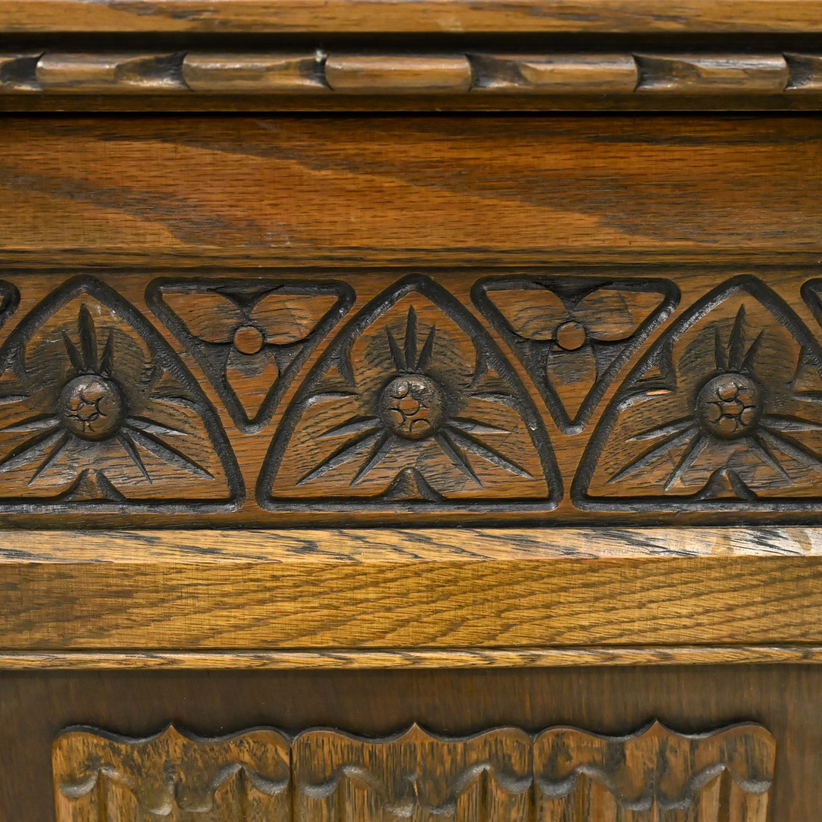 photo vinterior Old Charm Oak Dresser In Light Oak Finish Tudor Style 4ft 6" W Free Uk* Delivery