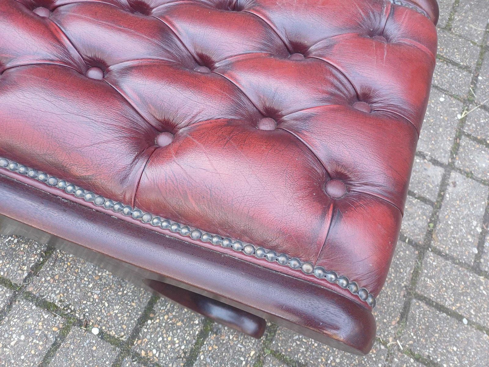 Vintage 1980s Mahogany Style Buttoned Footstool – Red Tufted Upholstery, Brass Stud Detail, Sturdy Repro Classic photo 245.0