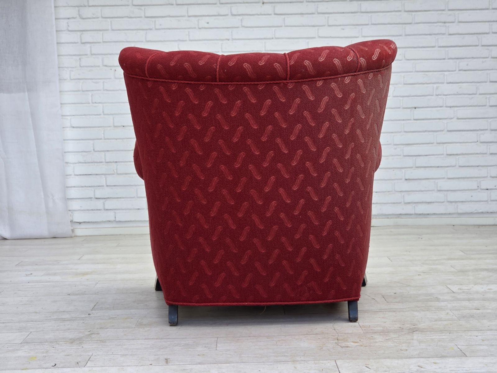 1320.0 Ca. Jaren 1950, Deense Relaxfauteuil, Rood Meubelwol, Eikenhout. photo