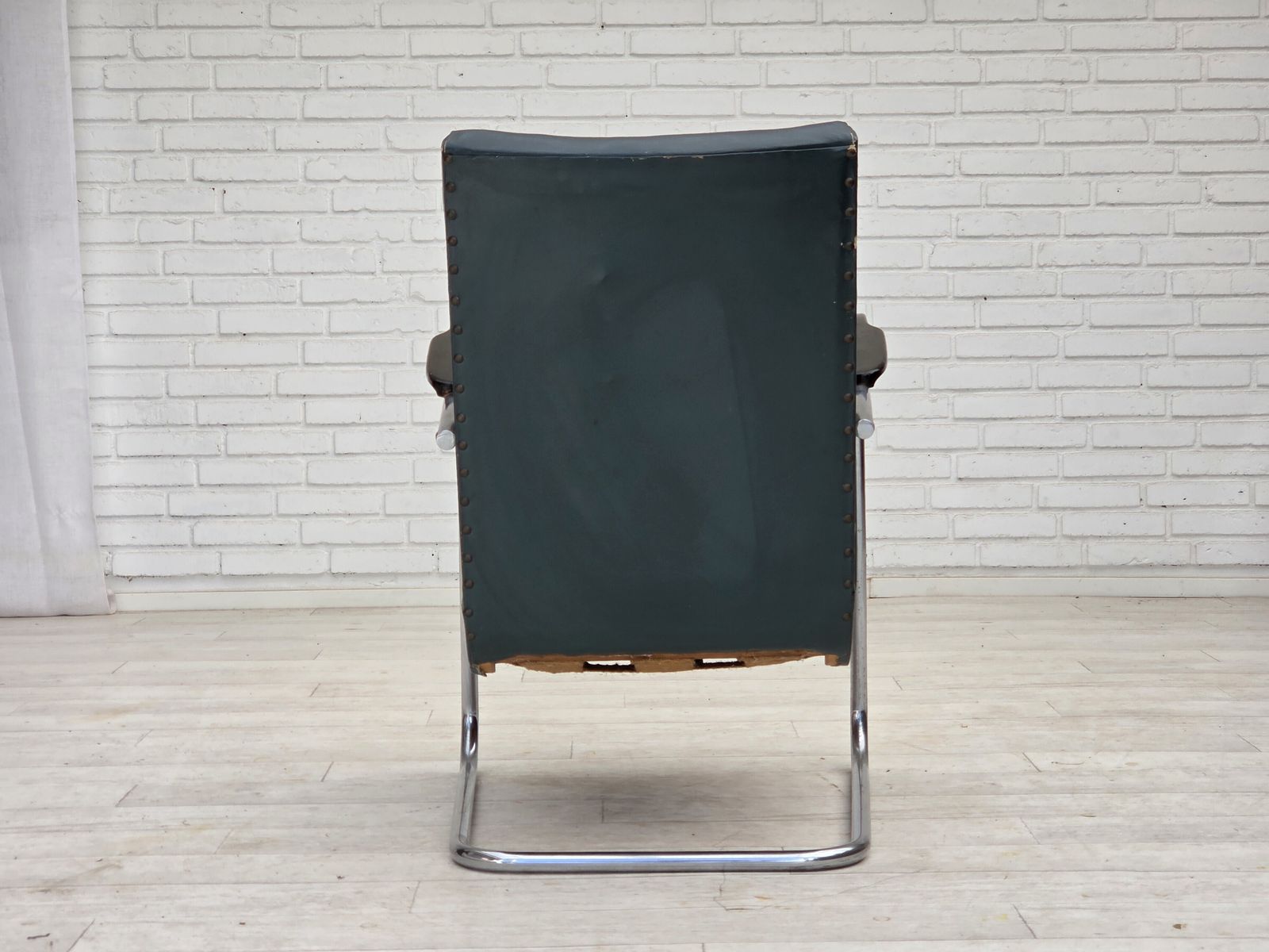 photo vinterior 1950s, Scandinavian Armchair In Bauhaus Style, Original Condition.