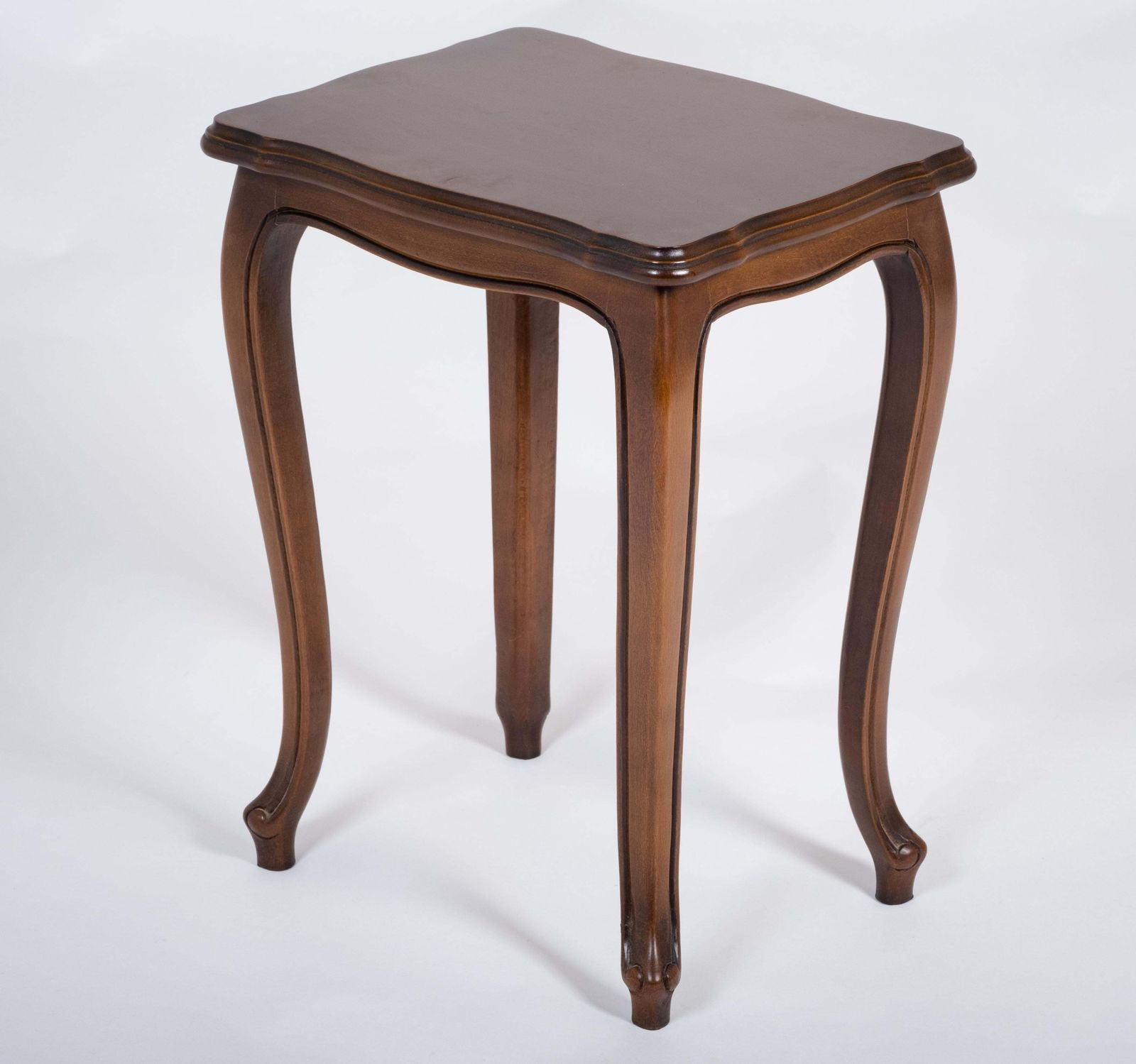 photo furniture Vintage Louis XV Style Nesting Tables In Nut Wood, Set Of 3