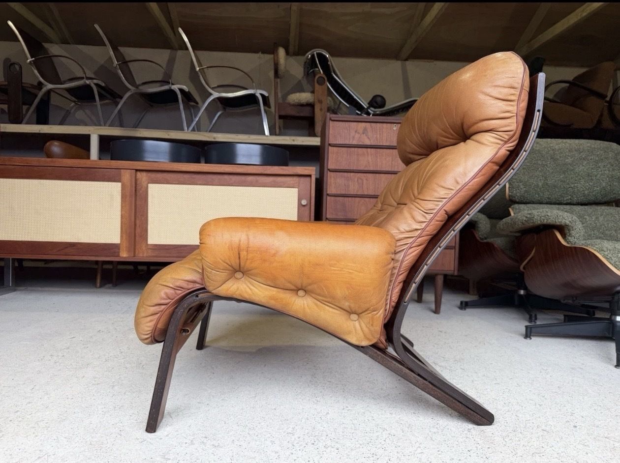 Mid Century Norwegian Tan Leather Lounge Chair By Oddvin Rykken photo 1085.0