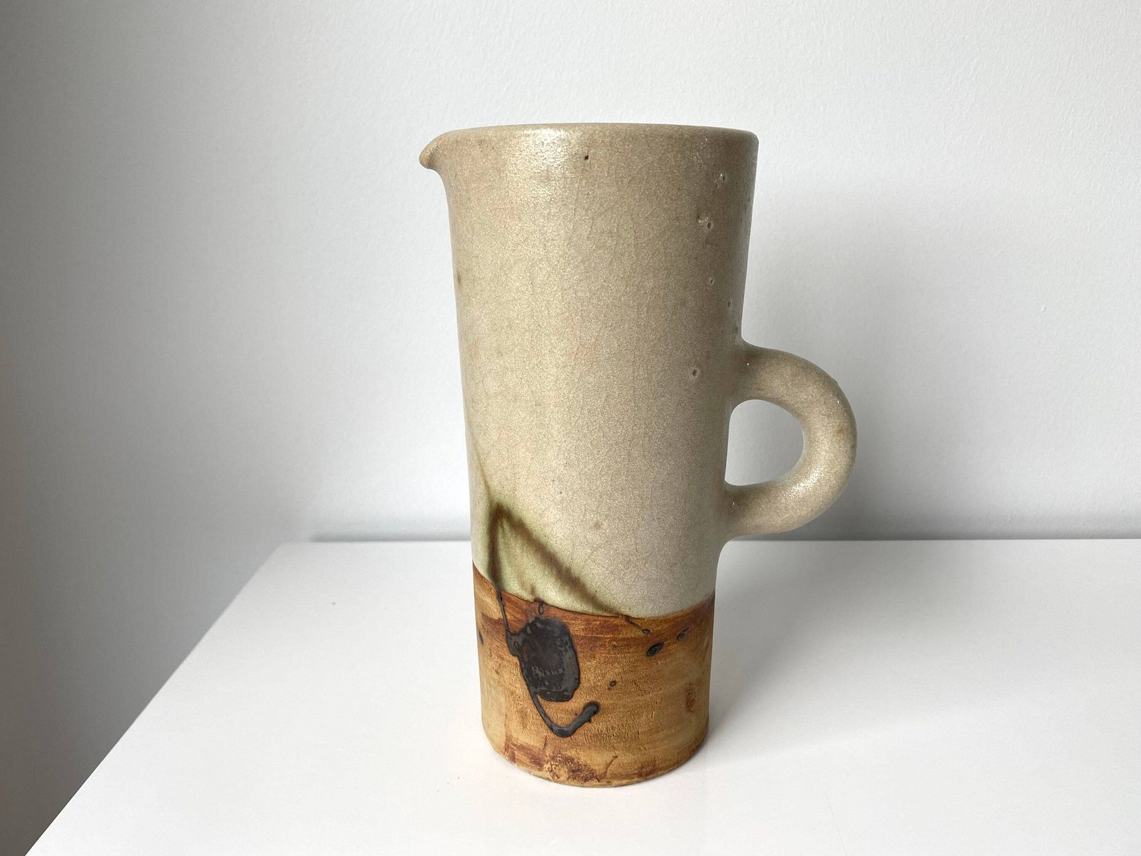 Geëmailleerde stoneware kan van de Poterie De La Colombe, Frans keramiek van Madeleine Brault, vintage aardewerk uit de jaren 1950 photo Woonaccessoires
