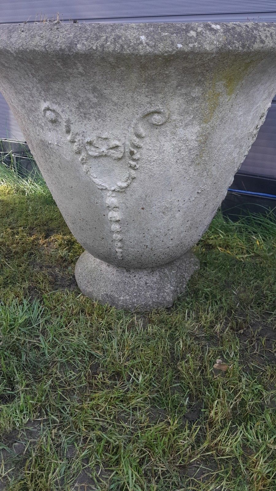 Pair Of Beautiful 20th Century Cast Stone Weathered Urns photo Garden Decor