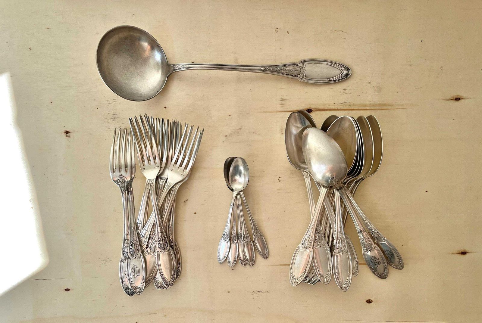Art Nouveau Ercuis 30 Pieces Cutlery Set In Silver Metal 1900's, Antique French Tableware, Ld Monogrammed Cutlery